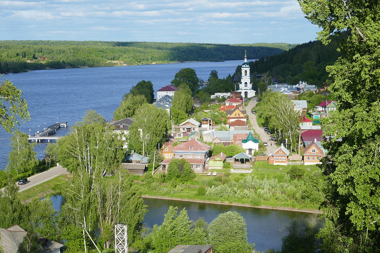Вид на город Плёс и Волгу